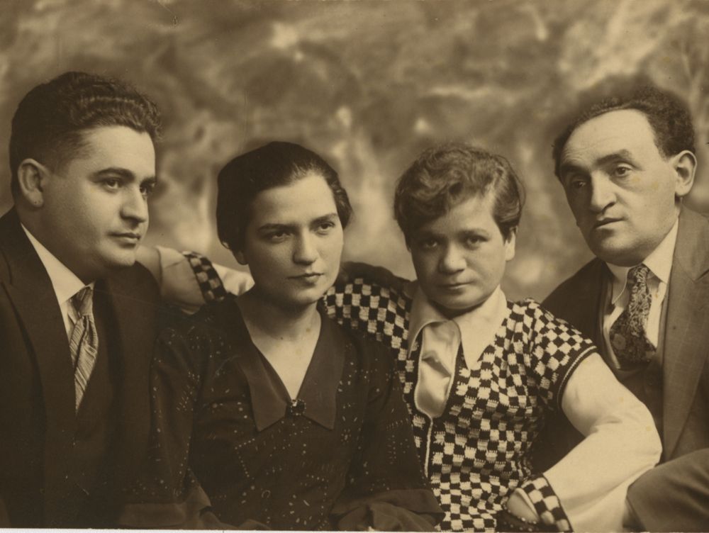 Group photograph including Peretz Markish and Solomon Mikhoels, 1928